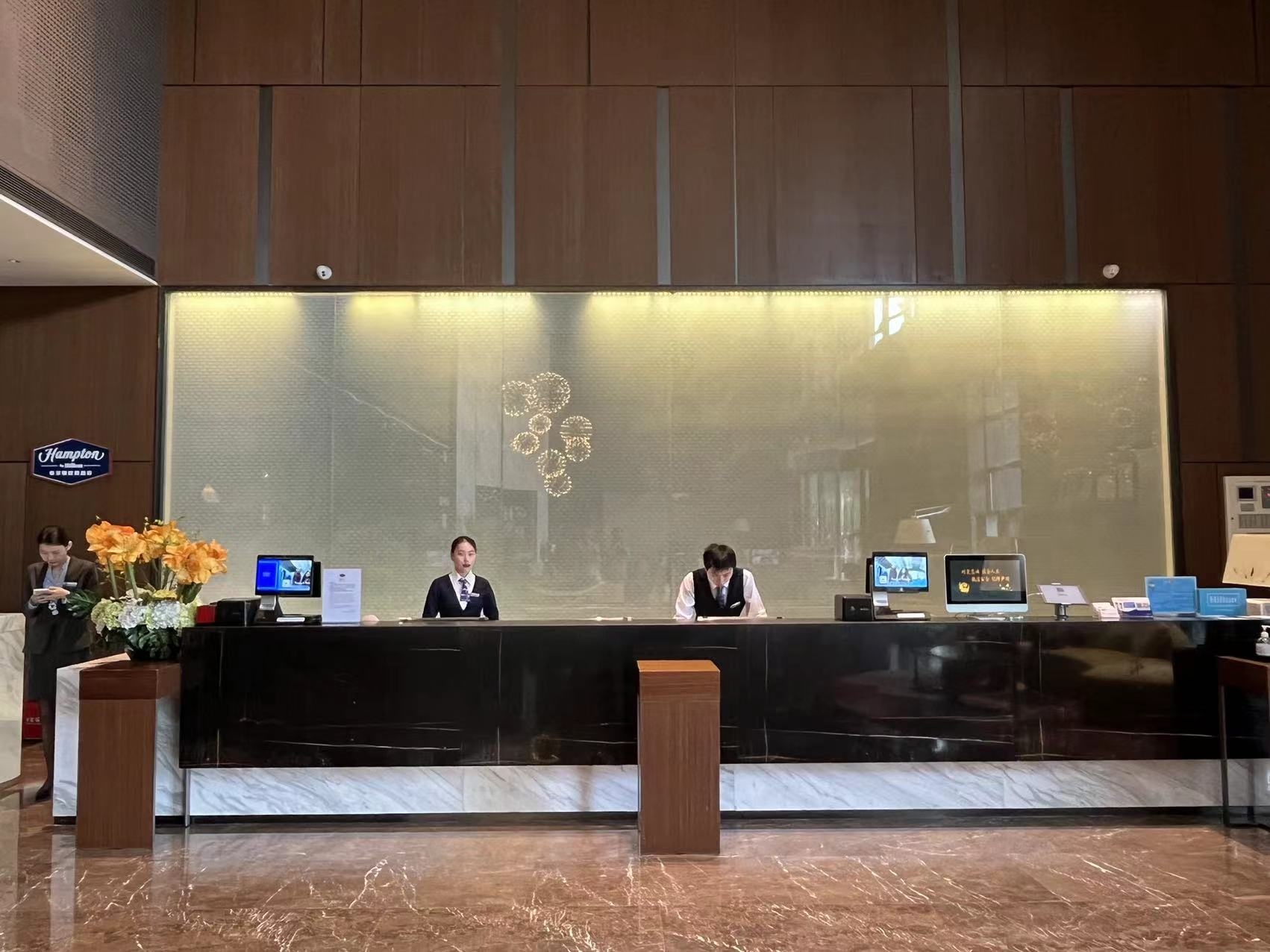 鹿马酒店自助入住机：降低成本、提高效率、激活私域客群