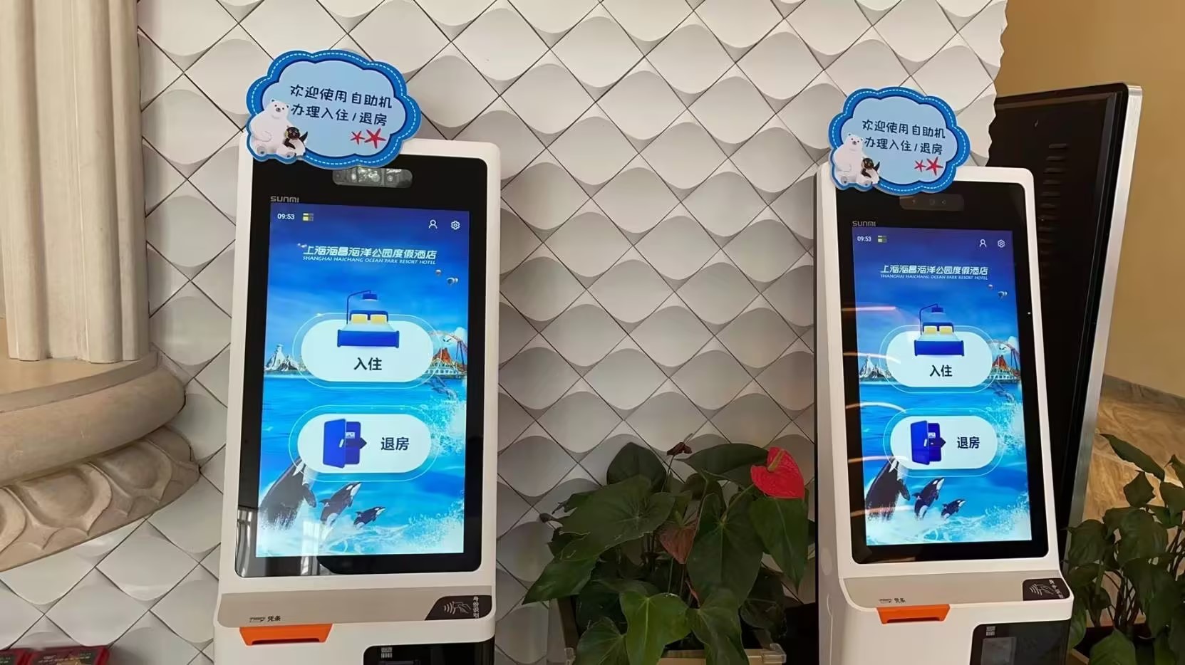 鹿马智能入住机和普通自助机的区别？功能优势及效率对比