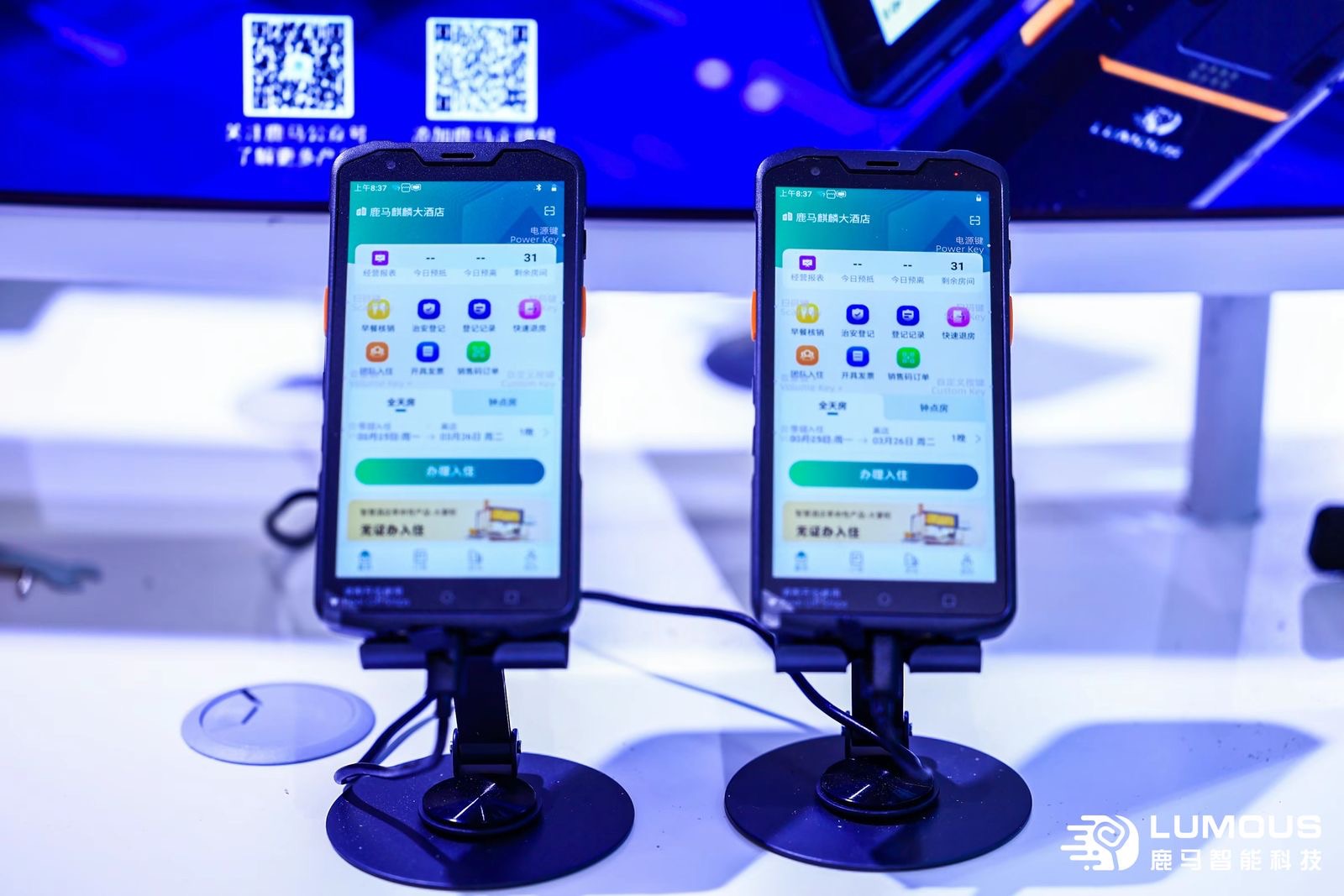 酒店自助机办理入住和人工哪个省成本？单店 / 连锁测算