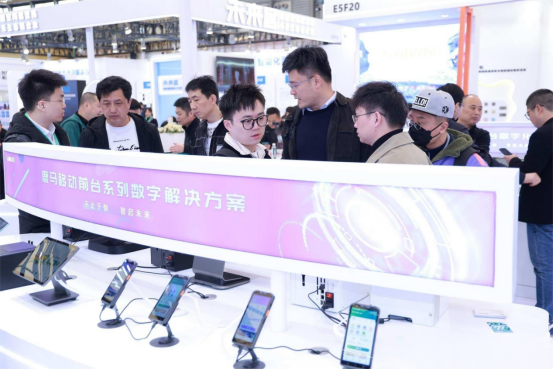 酒店酒管系统推荐：鹿马麒麟系统本地化服务 + 低运维成本款