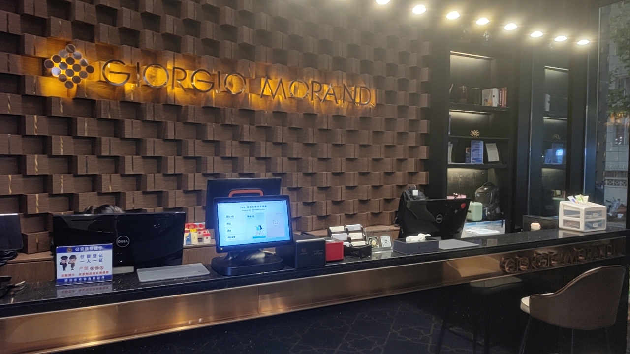 i酒店自动登记入住机怎么用？30 秒快速登记 + 全步骤操作指南