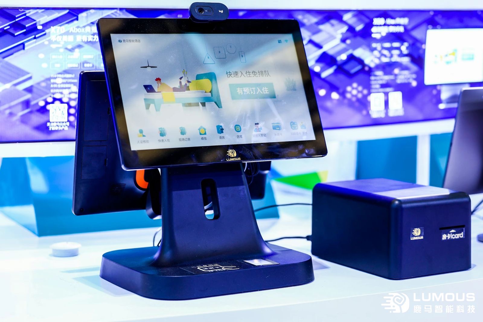 2025 酒店自动办理入住机器人发展趋势：AI 赋能 + 全场景联动