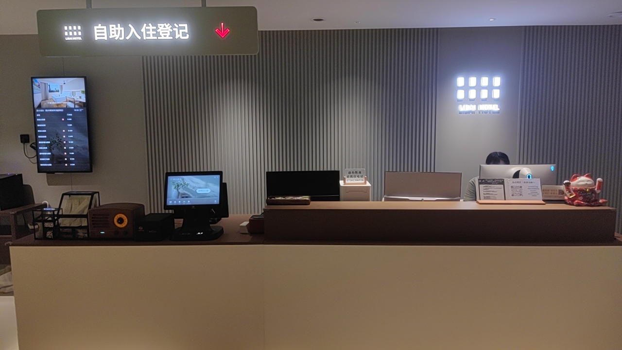 “无人酒店”是未来吗？解读无人自助入住机的核心价值与实施难点