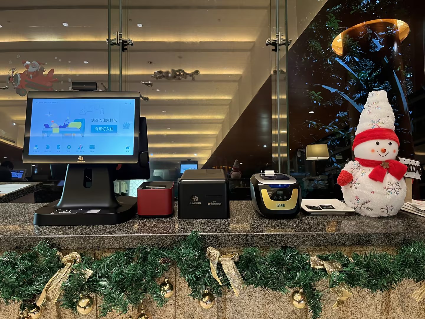 一人前台也能高效运转？适合小型智慧酒店的轻量化PMS系统盘点