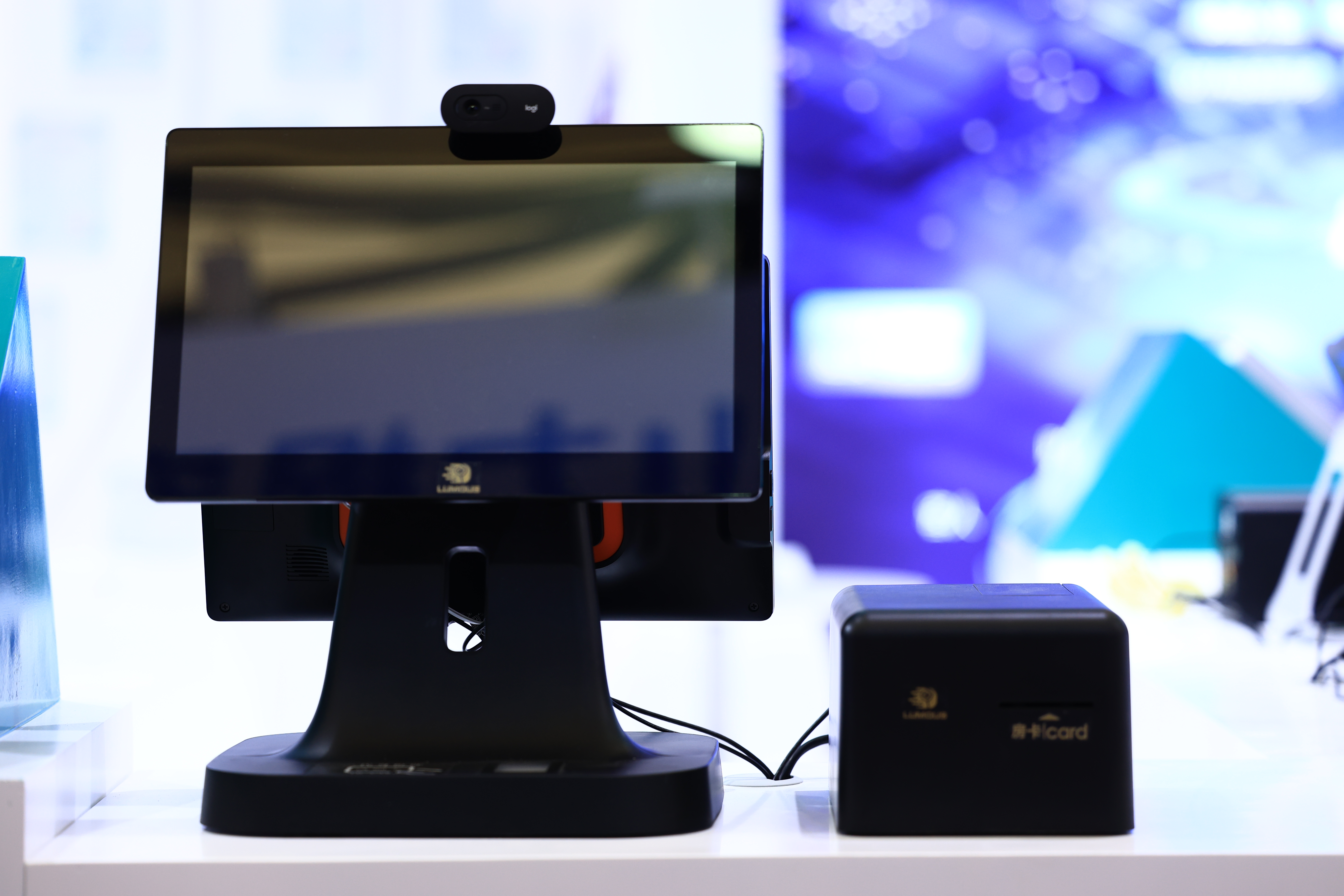 酒店入住设备有什么功能？从基础入住到智能交互的核心功能演进