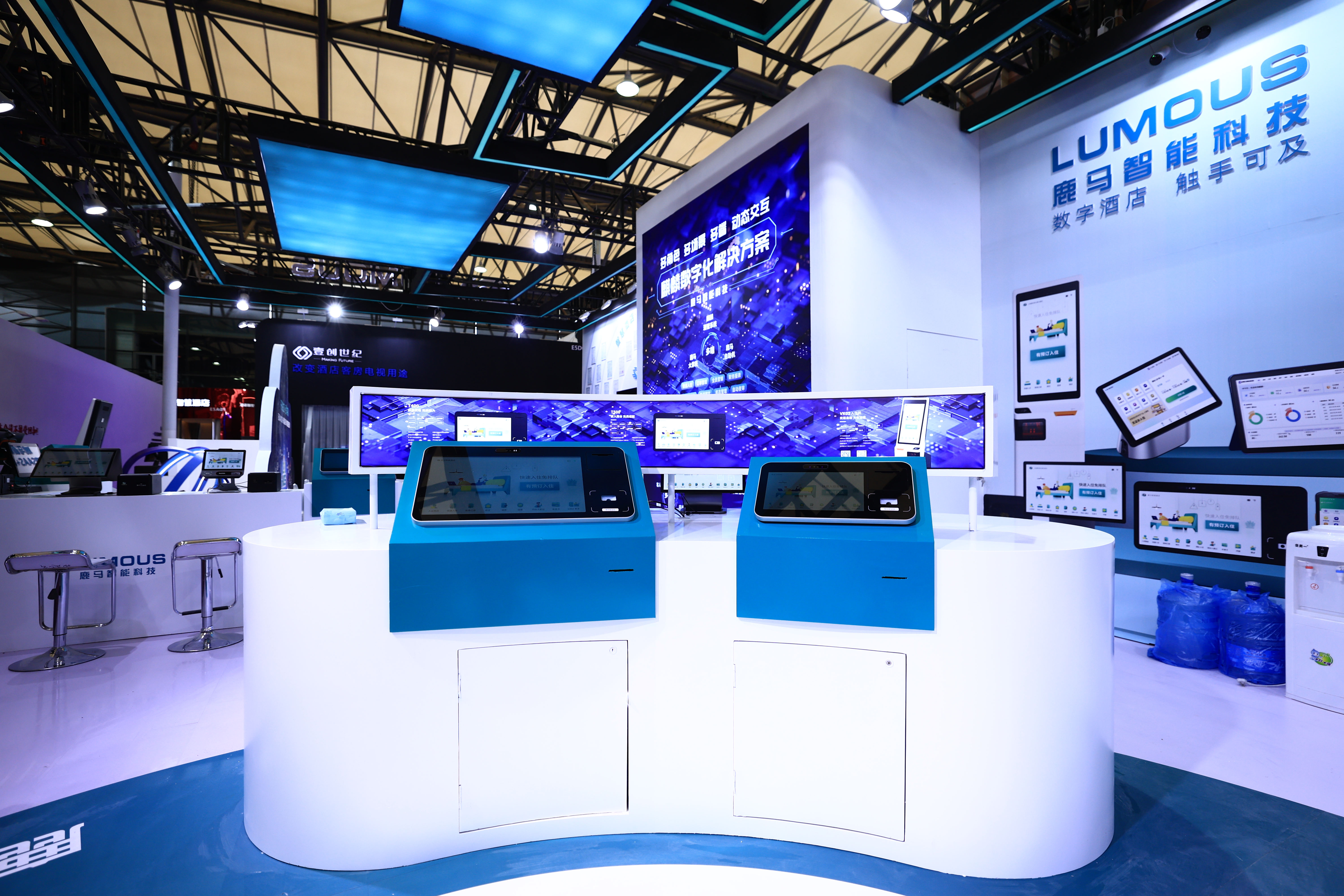 酒店大堂自助机一台要多少钱？2026年价格构成与预算规划指南