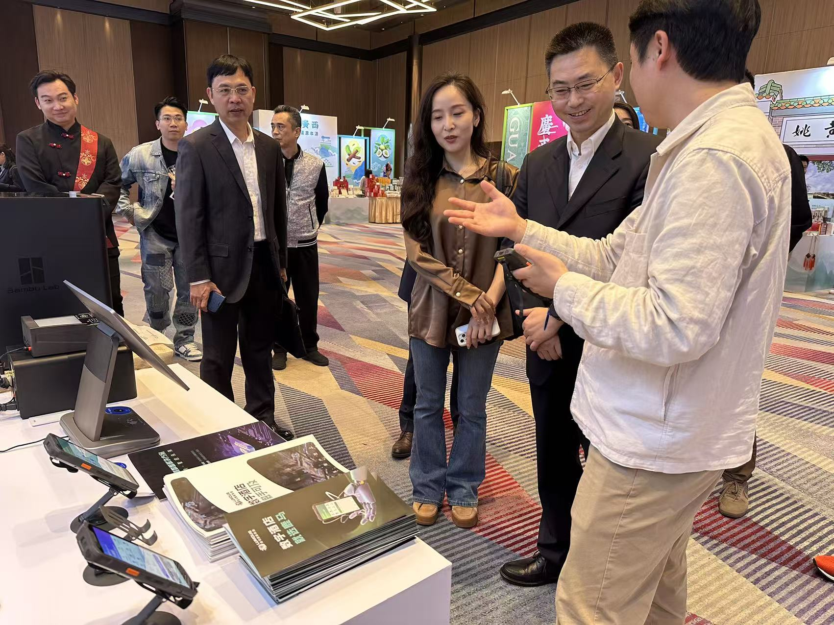 广西自治区书记陈刚出席澳门推介会，点赞鹿马智慧酒店解决方案