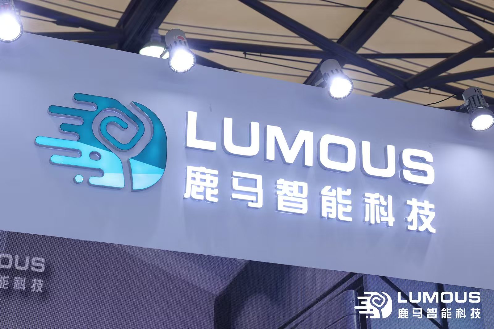 智慧酒店自助入住机选购指南:鹿马让酒店实现智变关键一步 智慧酒店自助入住机选购指南:鹿马让酒店实现智变关键一步